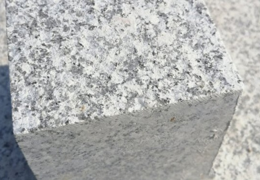 Cięte kostki kamienne - granitowe